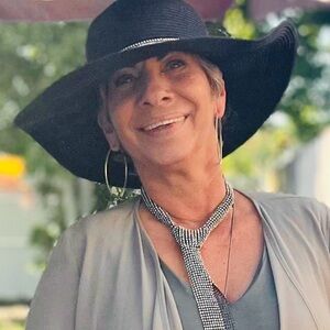 Meet your Posher, Elizabeth